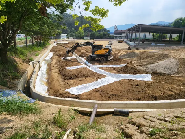 우수 관로 터파기와 부직포 포설