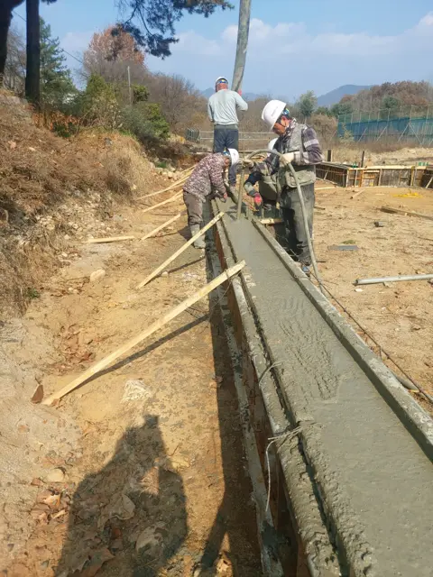 줄기초 타설 마감